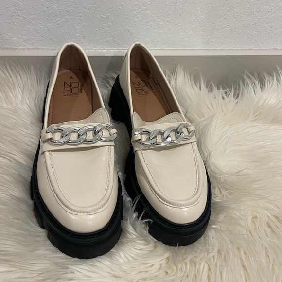 No Boundaries Round Toe Metal Chain Decor Loafers Shoes size 8 Like New - Picture 2 of 7